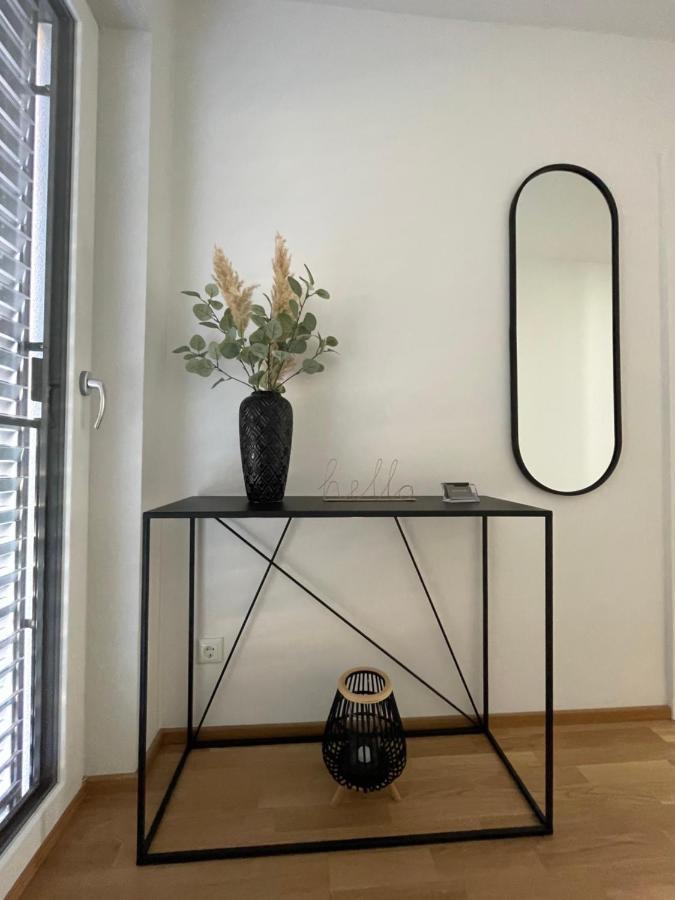 Luxury - Apartment Mit Balkon In Seenaehe Gmunden Esterno foto
